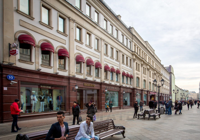 Аренда торговых и офисных помещений в бизнес-центре класса Премиум, м.Площадь революции.