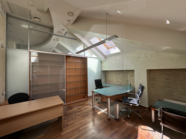 Предлагается на продажу презентабельный особняк класса А, м.Чистые пруды.