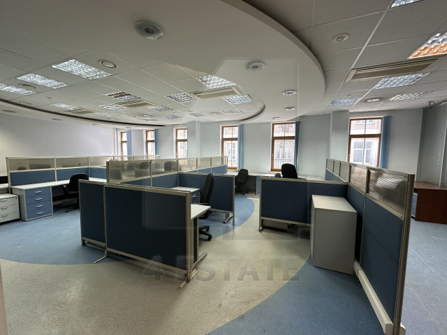 Предлагается на продажу презентабельный особняк класса А, м.Чистые пруды.