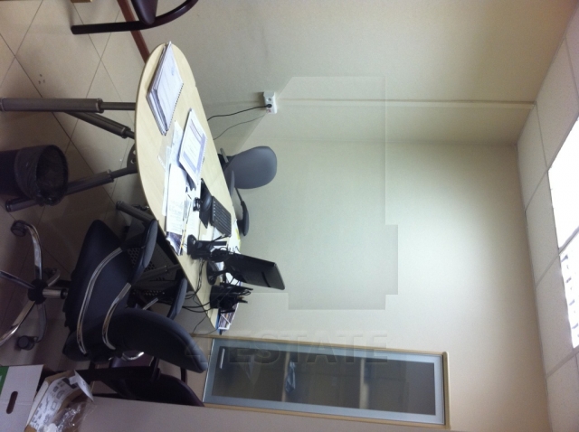 Продажа этажа в торгово-офисном центре,м. Пролетарская.