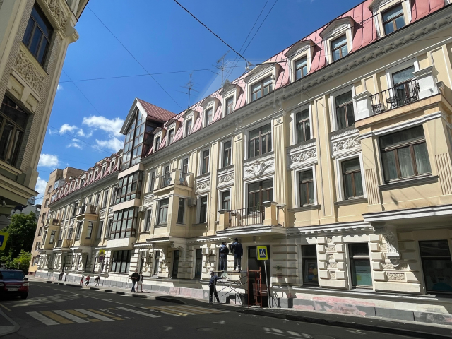 Продажа помещения с отдельным входом в особняке класса А, м.Арбатская.