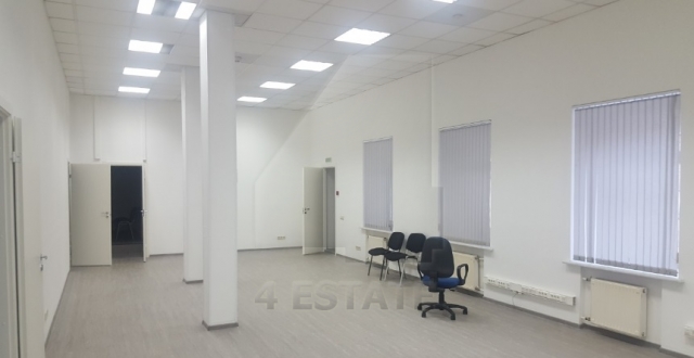 Аренда офиса с отдельным входом  в административном здании м. Киевская.