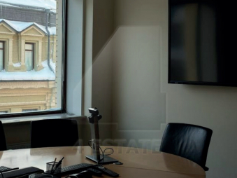 Аренда торговых и офисных помещений в бизнес-центре класса Премиум, м.Площадь революции.