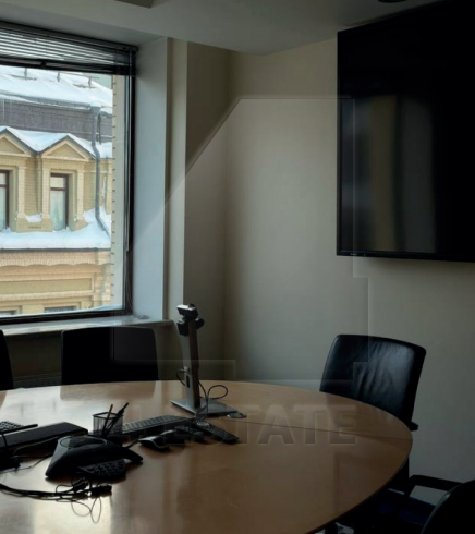 Аренда торговых и офисных помещений в бизнес-центре класса Премиум, м.Площадь революции.