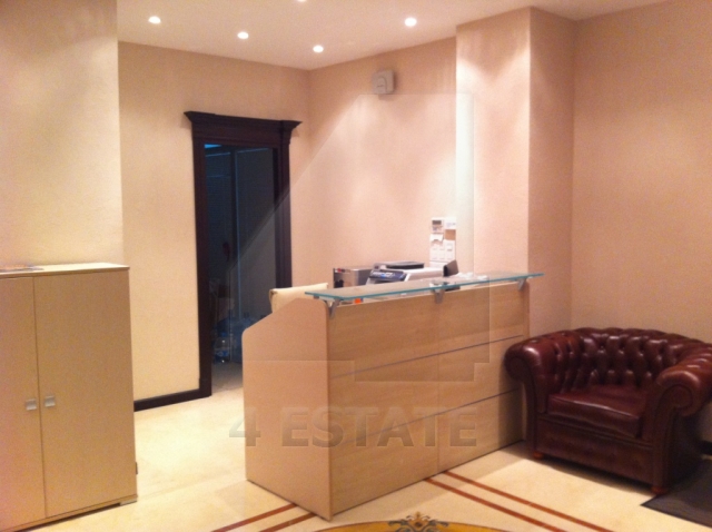 Продажа этажа в торгово-офисном центре,м. Пролетарская.