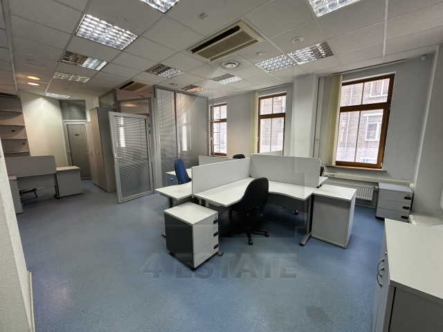 Предлагается на продажу презентабельный особняк класса А, м.Чистые пруды.