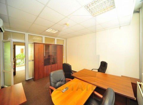 Продажа презентабельного офиса с отдельным входом, м.Студенческая.