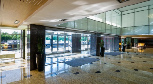 Бизнес центр "West park", м. Озерная