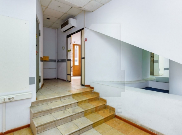 Продажа банковского помещения в элитном жилом доме, м.Кропоткинская.