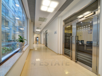 Аренда торговых и офисных помещений в бизнес-центре класса Премиум, м.Площадь революции.