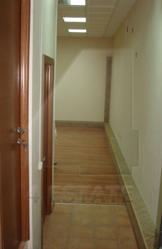 Продажа офисного помещения в цоколе жилого дома, м. Смоленская