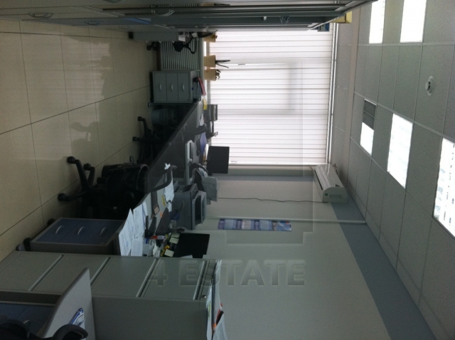 Продажа этажа в торгово-офисном центре,м. Пролетарская.