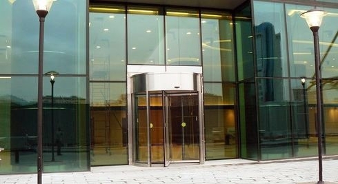 Продажа офисов и апартаментов в бизнес-центре класса А + "Империя", м. Выставочная.