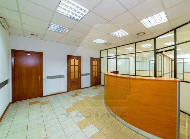 Продажа банковского помещения в элитном жилом доме, м.Кропоткинская.