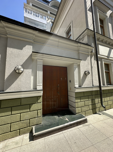 Предлагается на продажу презентабельный особняк класса А, м.Чистые пруды.