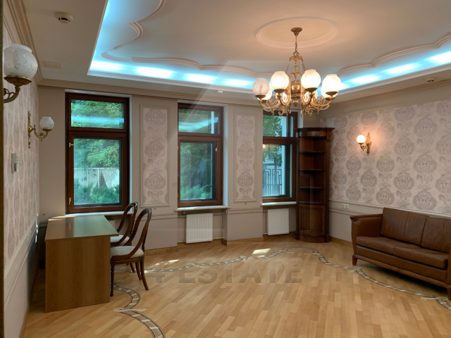 Продажа презентабельного особняка А класса, м.Чистые Пруды.