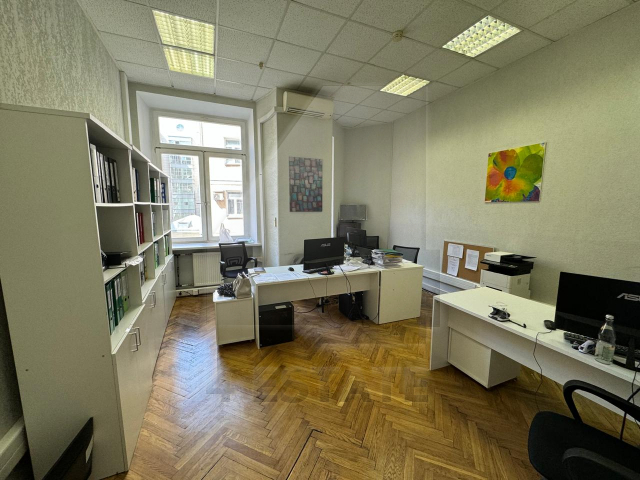 Аренда офиса в бизнес-центре класса В+, м.Чеховская