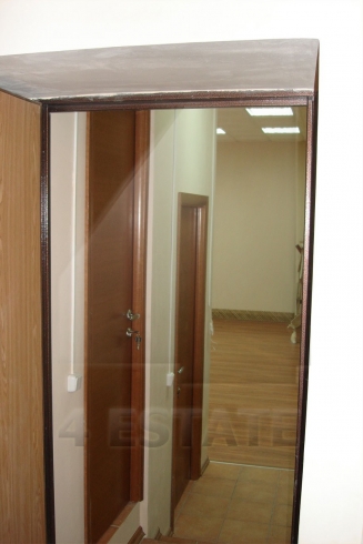 Продажа офисного помещения в цоколе жилого дома, м. Смоленская