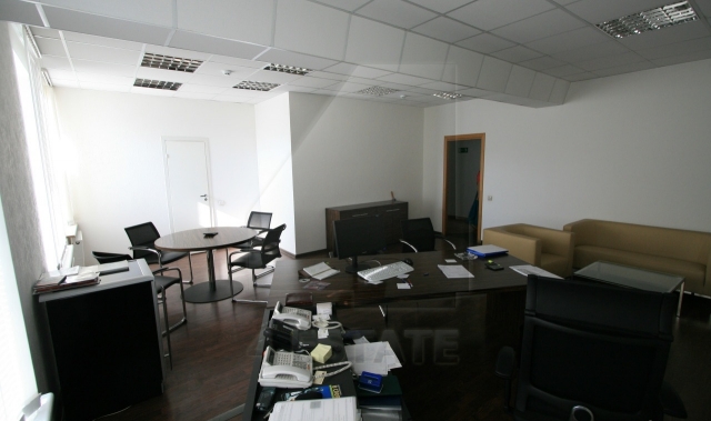 Продаются офисы в бизнес центре класса В+, м.Смоленская.