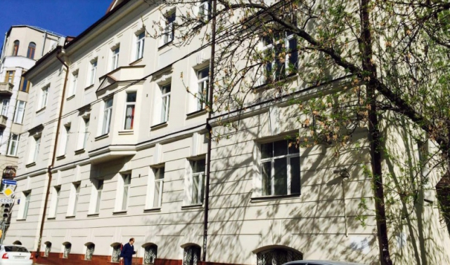 Продажа помещения в жилом доме м.Кропоткинская.