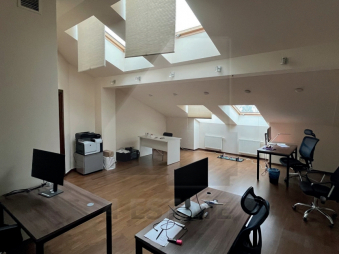 Аренда торговых и офисных помещений в бизнес-центре класса Премиум, м.Площадь революции.