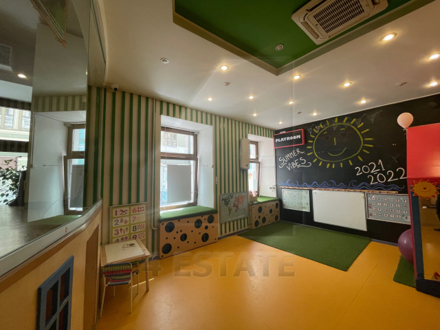 Продажа помещения с отдельным входом в особняке класса А, м.Арбатская.