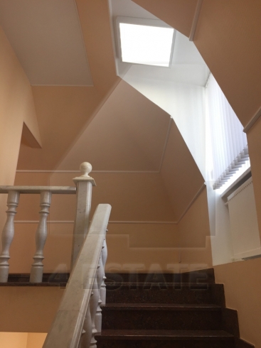 Продажа презентабельного особняка(можно банк), м.Цветной б-р.