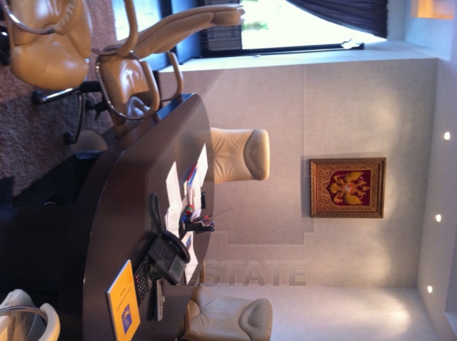 Продажа этажа в торгово-офисном центре,м. Пролетарская.