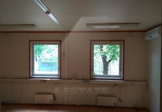 Отдельно стоящий особняк с парковкой, м.Достоевская.