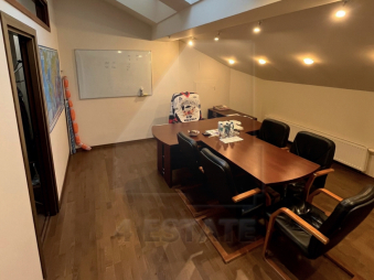 Аренда торговых и офисных помещений в бизнес-центре класса Премиум, м.Площадь революции.