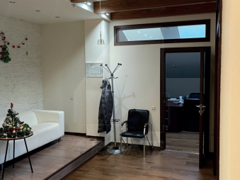 Аренда торговых и офисных помещений в бизнес-центре класса Премиум, м.Площадь революции.