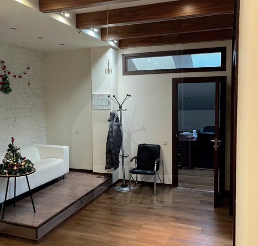 Аренда торговых и офисных помещений в бизнес-центре класса Премиум, м.Площадь революции.