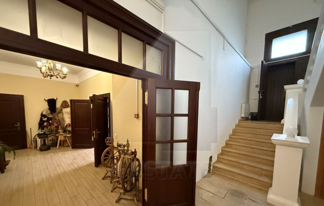 Реконструированный особняк класса В+, м.Достоевская.