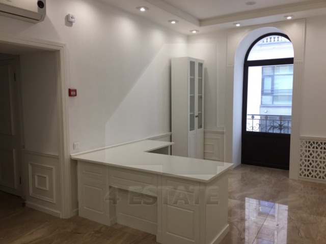 Реконструированный особняк на продажу, м.Курская.