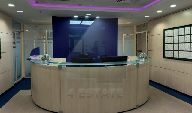 Аренда торговых и офисных помещений в бизнес-центре класса Премиум, м.Площадь революции.