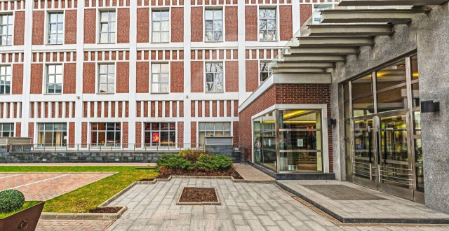 Продажа торговых помещений в бизнес-центре класса А, м.Тульская.