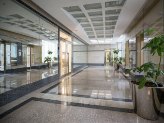 Аренда торговых и офисных помещений в бизнес-центре класса Премиум, м.Площадь революции.