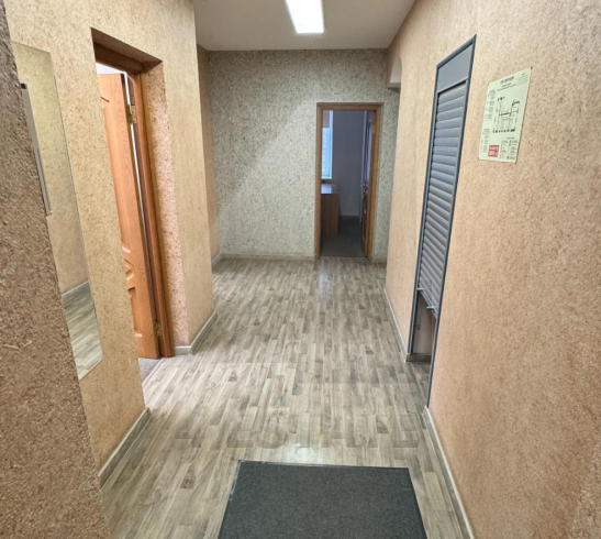 Аренда офисного помещения с отд. входом, м.Университет.