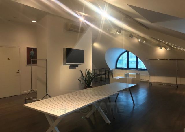 Готовые офисы в бизнес-центре класса A, м. Театральная.