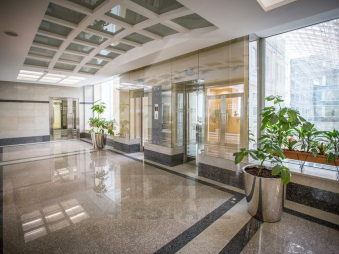 Аренда торговых и офисных помещений в бизнес-центре класса Премиум, м.Площадь революции.