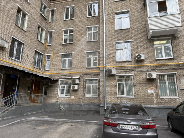 Продажа нежилого помещения с отдельным входом, м.Университет.