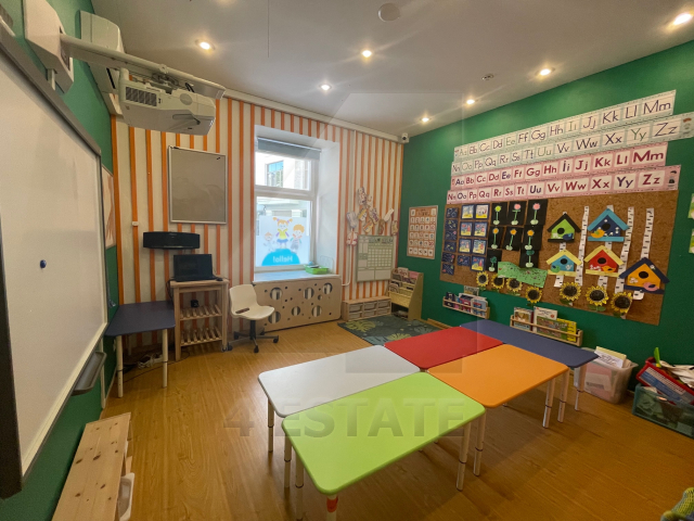 Продажа помещения с отдельным входом в особняке класса А, м.Арбатская.