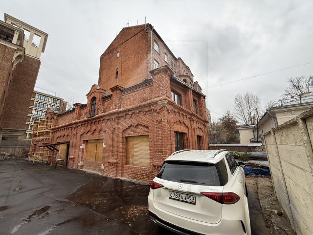 Аренда здания с отдельным входом, м.Парк культуры.