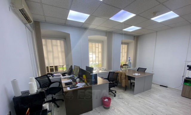 Офис с отдельным входом, м.Маяковская