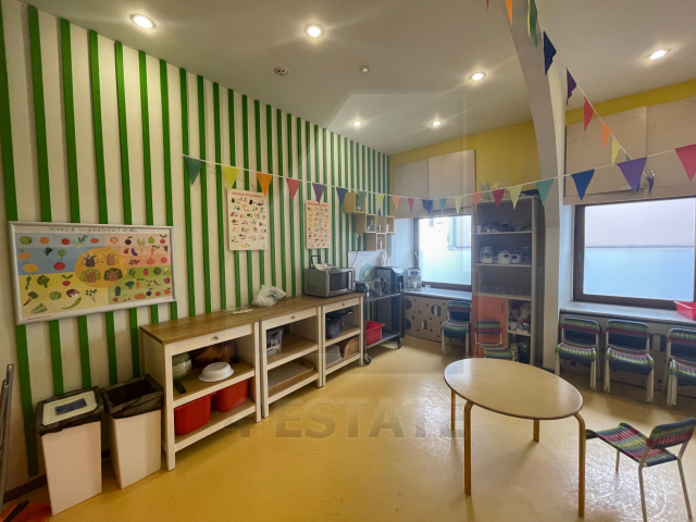 Продажа помещения с отдельным входом в особняке класса А, м.Арбатская.