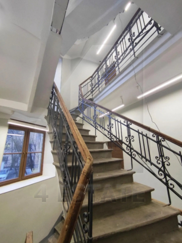 Аренда дизайнерского офиса в БЦ класса В+, м.Новокузнецкая.