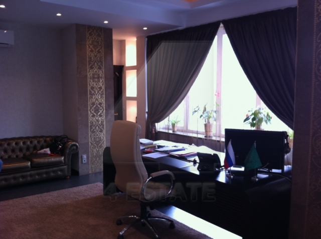 Продажа этажа в торгово-офисном центре,м. Пролетарская.