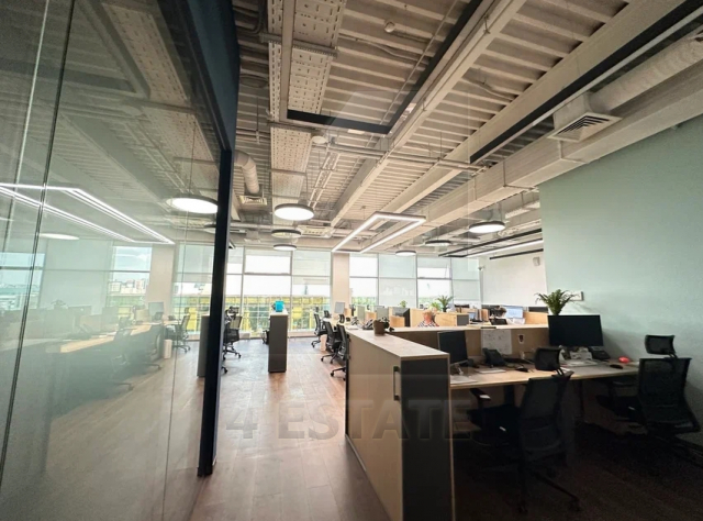 Аренда офисов в новом бизнес-центре" Верейская Плаза 4" м.Давыдковская.