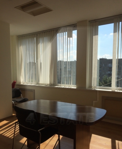 Аренда здание или офисов класса В, м.Киевская.