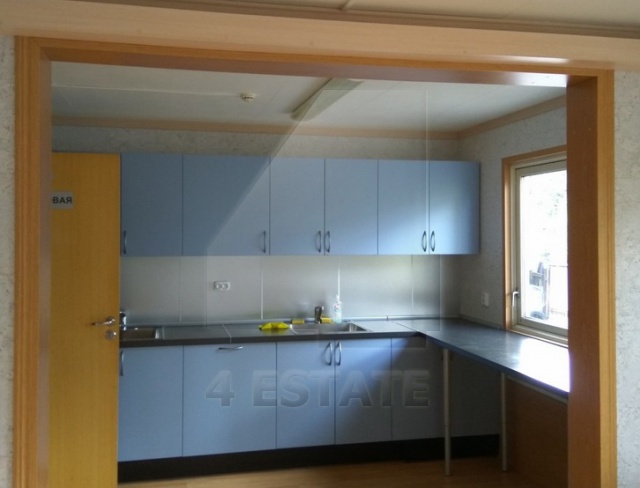 Отдельно стоящий особняк с парковкой, м.Достоевская.